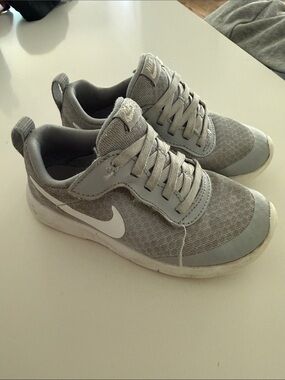 Nike Tajun Gray and White Kids Low-Top Sneakers 11c